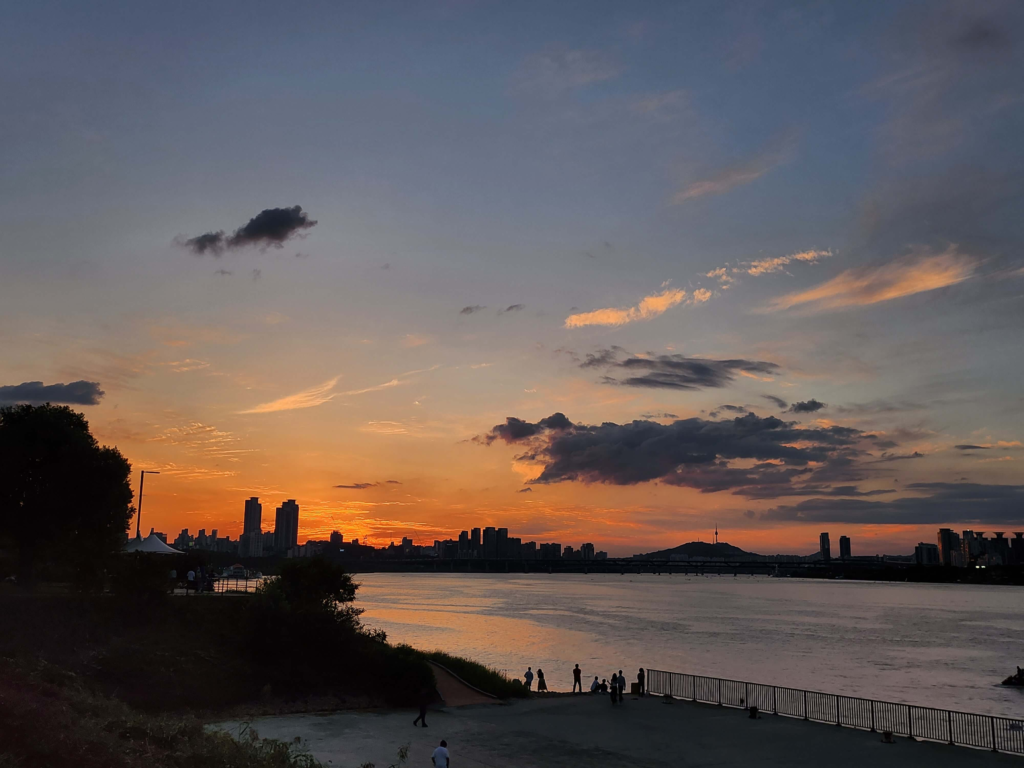 Evening view of Hangang Park and the Han River