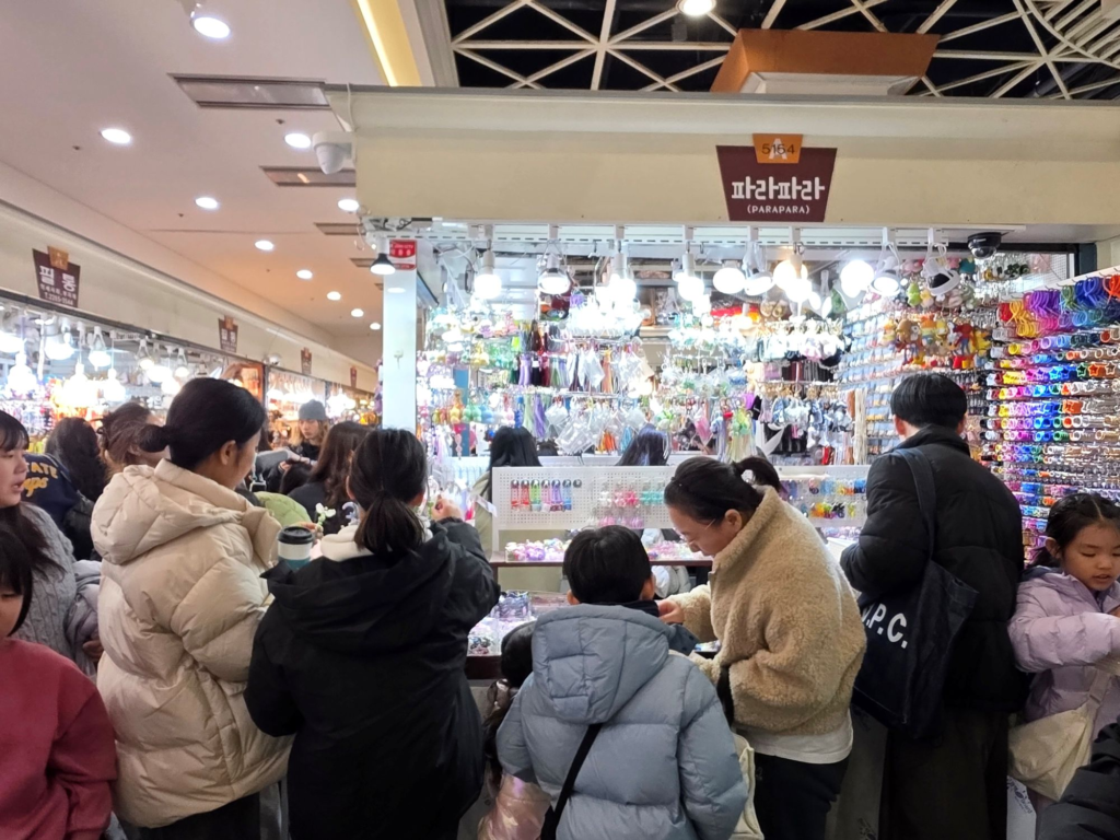 Crowded accessory store at Dongdaemun Shopping Complex