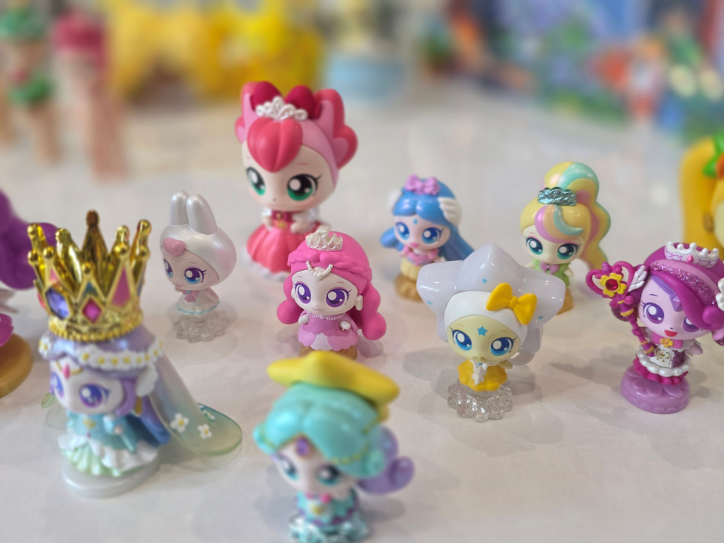 Small Korean Teenieping character toys arranged together