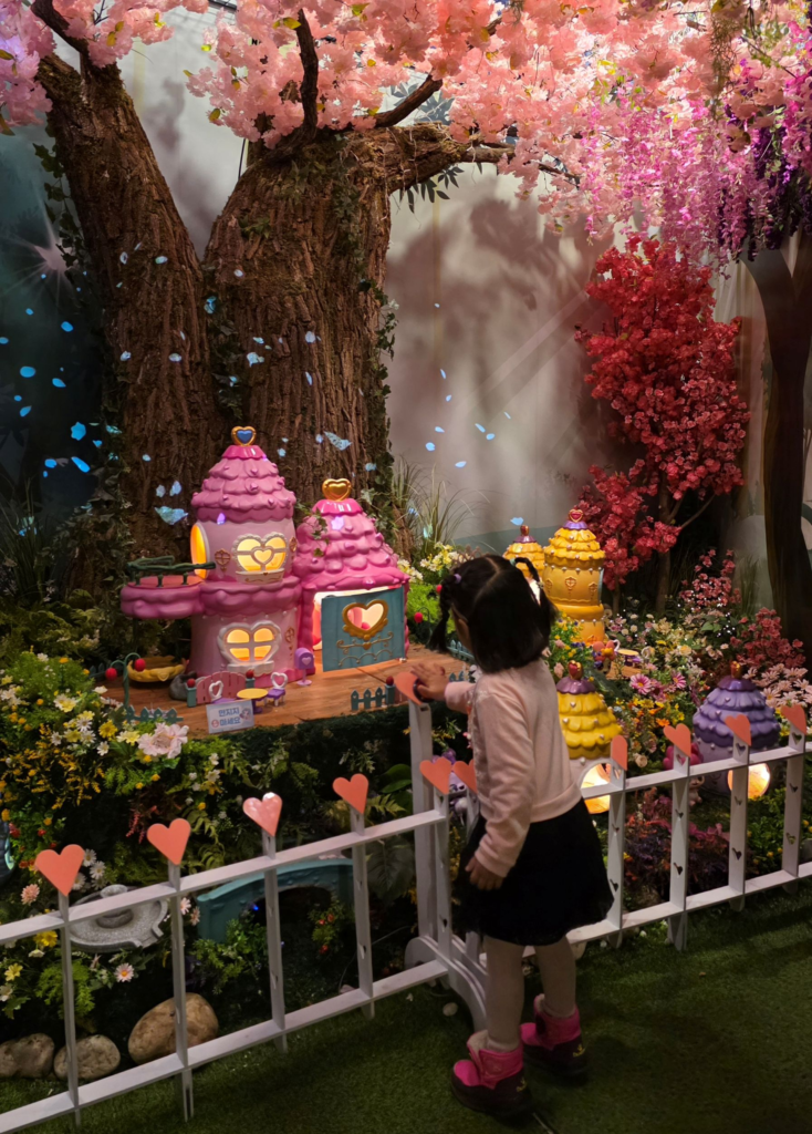 Child enjoying Teenieping World Pangyo experience