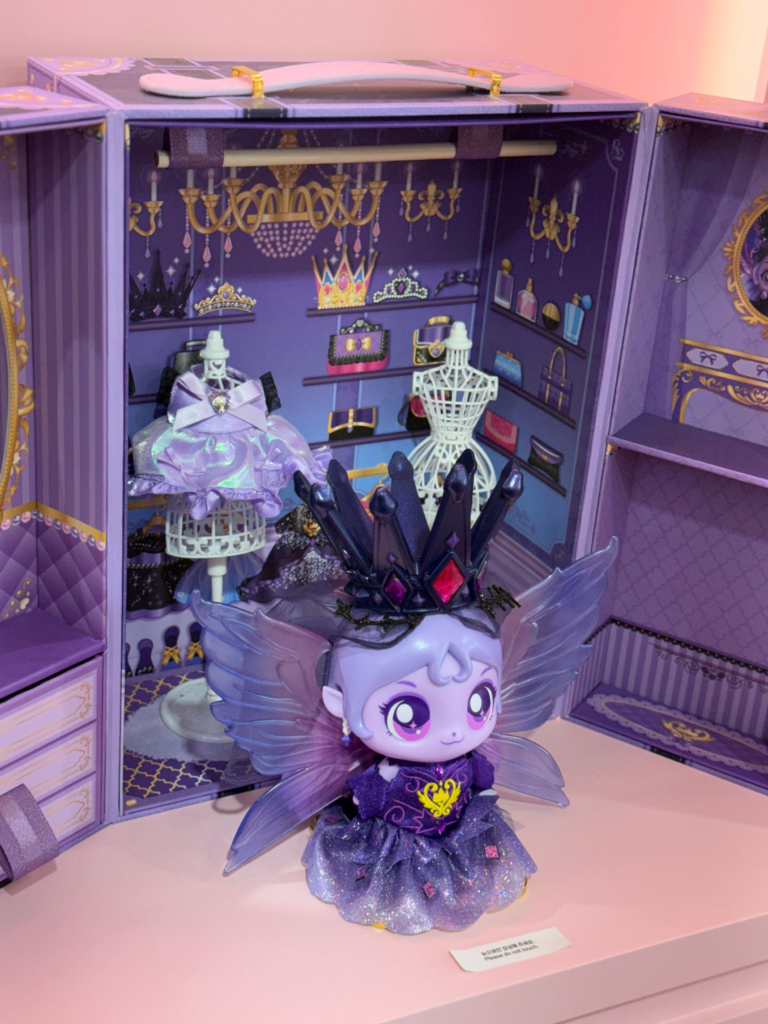 Teenieping main characters