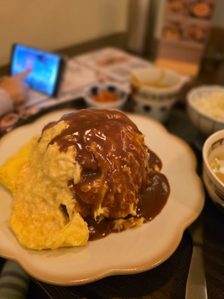 fluffy egg omurice at a Seongsu restaurant in Seoul