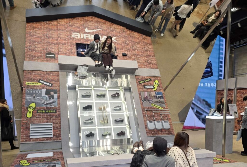 mirror photo zone at Nike Seongsu Musinsa store