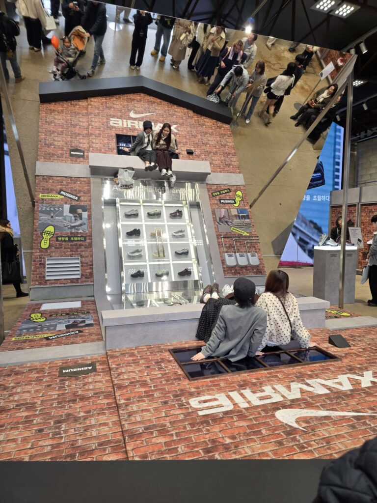 Air Max 95 pop-up photo zone with dynamic mirror setup