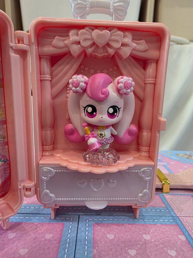 Heartsping character toy from Teenieping