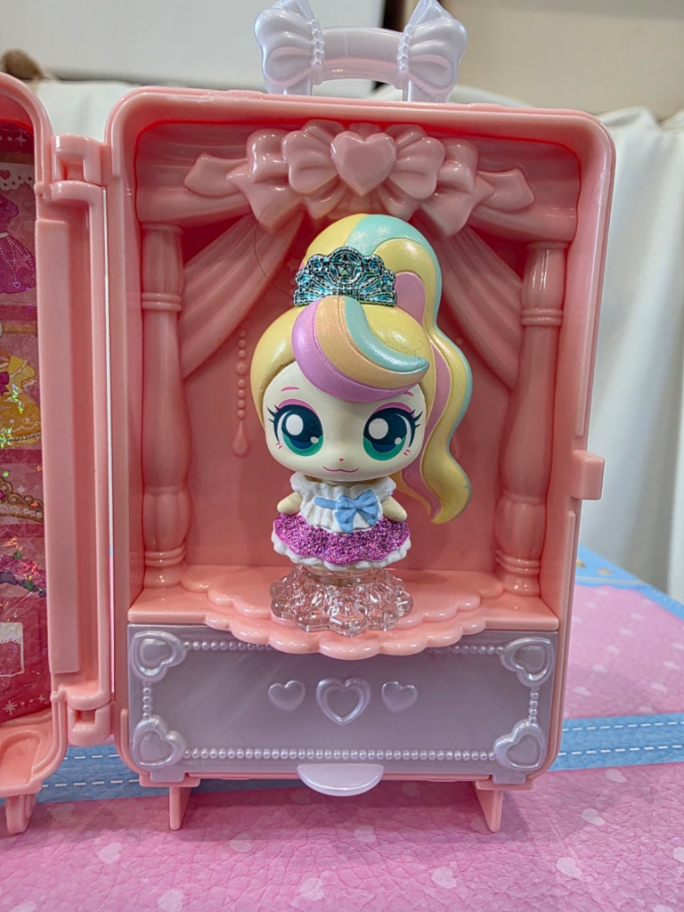 Popular Royal Ping characters from the animation