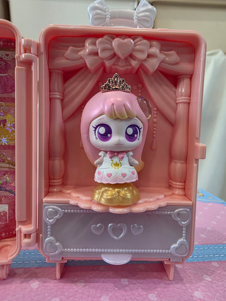 Royal Ping characters from the Teenieping series