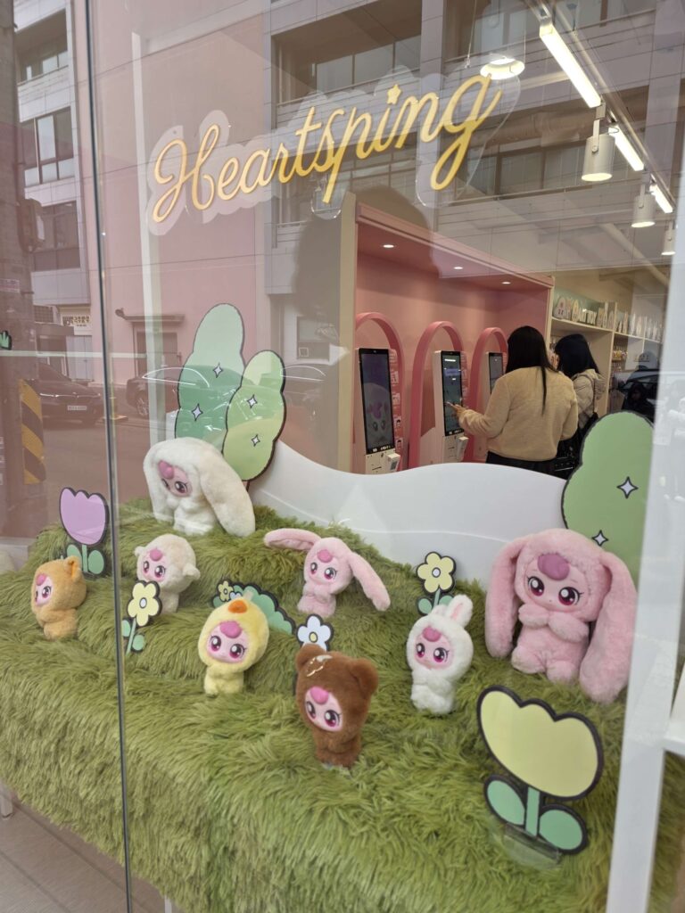 Teenieping figures display inside Seongsu store