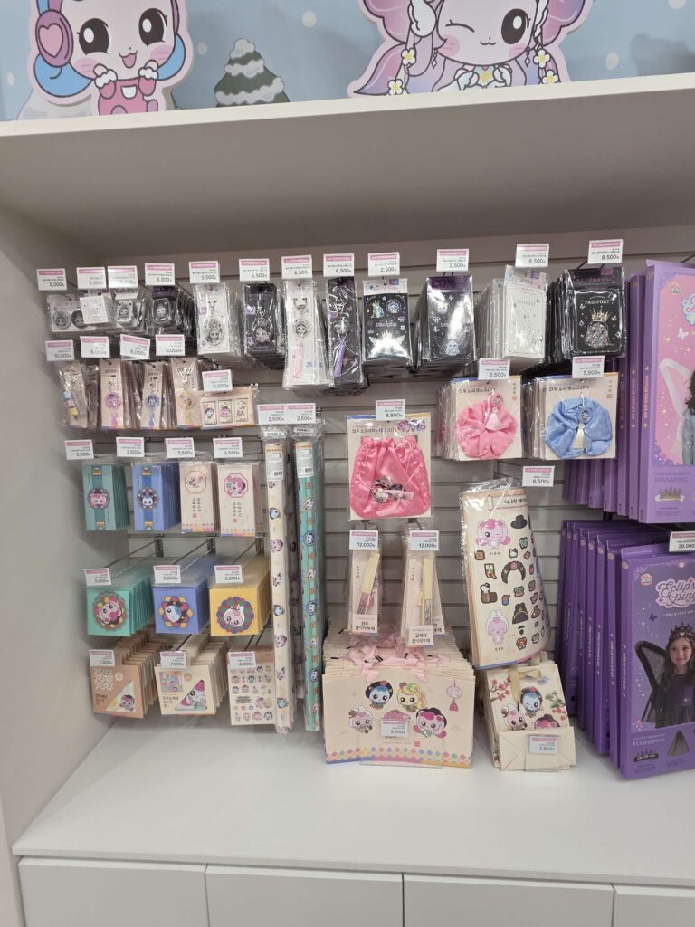 Teenieping goods with Korean traditional patterns