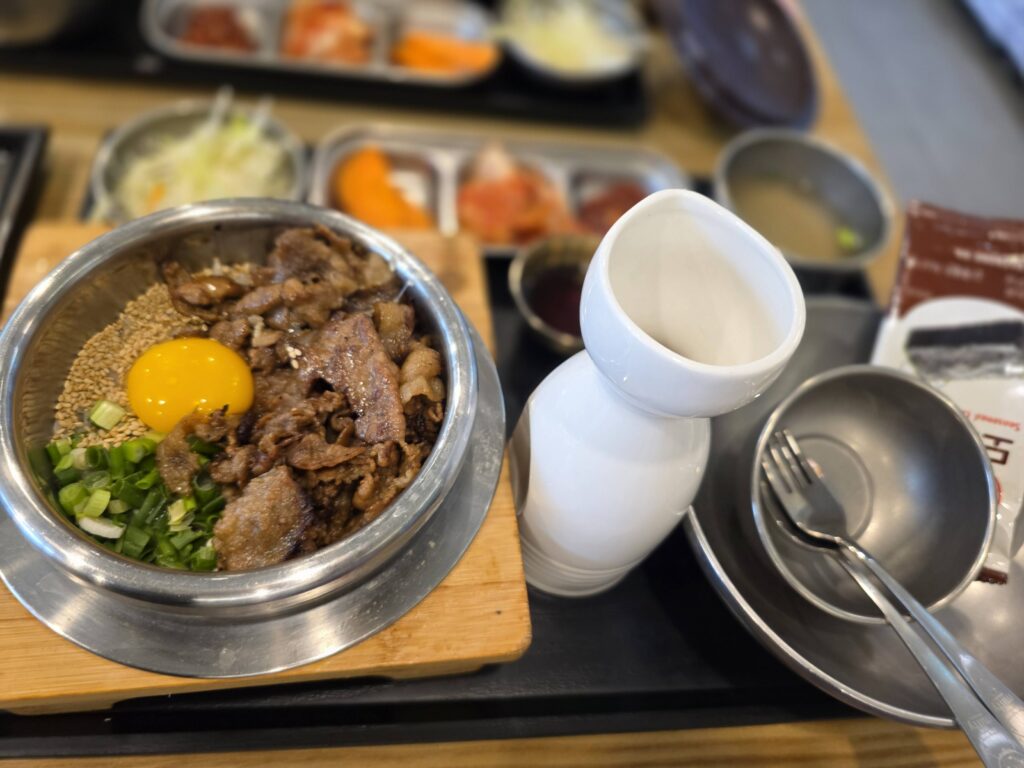 bulgogi sotbap Korean pot rice with marinated beef
