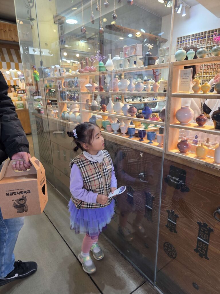 walking through Ssamziegil shops