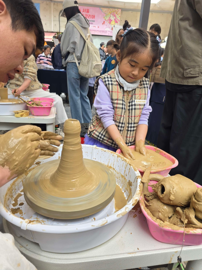 kids pottery experience in Insadong